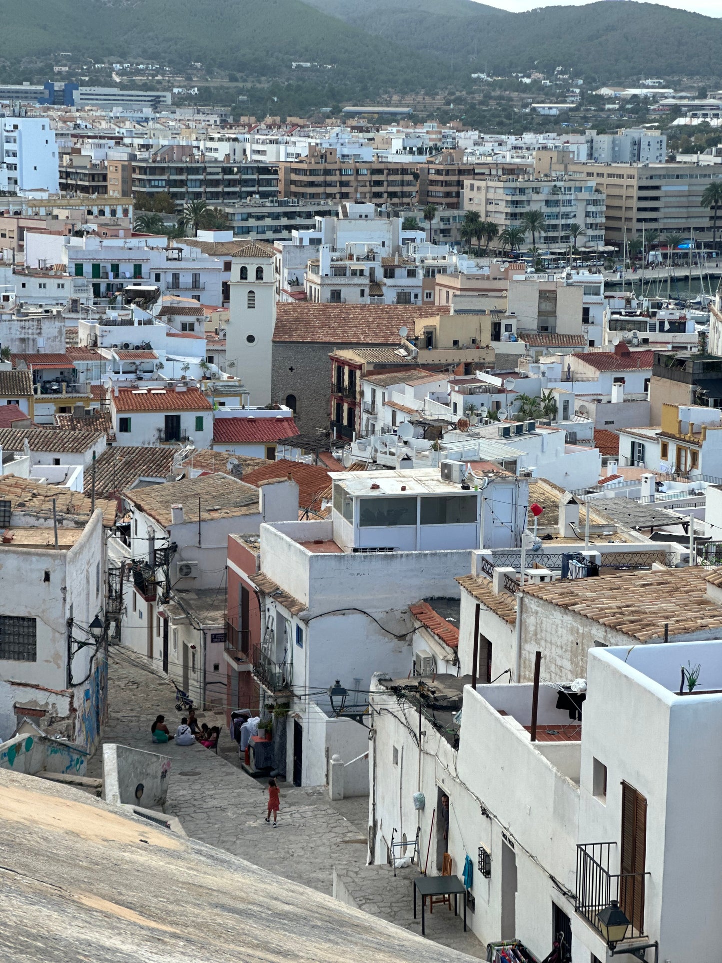 Ibiza Bodega Tapas, Wein, lokaler Lebensmittelmarkt & Schloss & Feuerwerkskörper. Sparen Sie 40 %