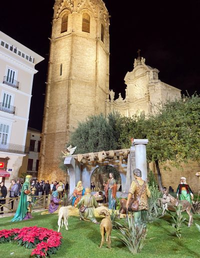 Barcelona Kerstervaring met tapas, wijn en lokale cadeauwinkels. Bespaar 40%