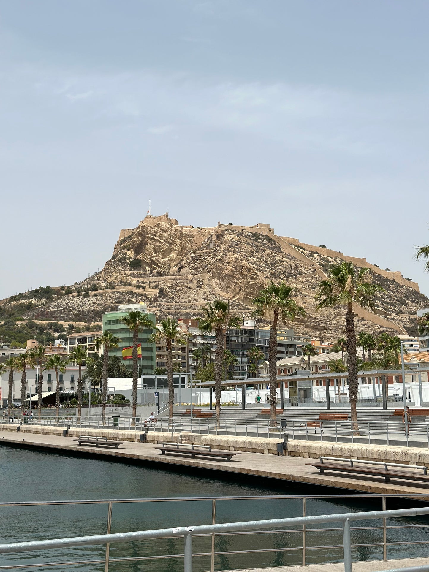Alicante Vermut, Tapas, Burgbesuch und Feuerwerkskörper. Sparen Sie 40 %