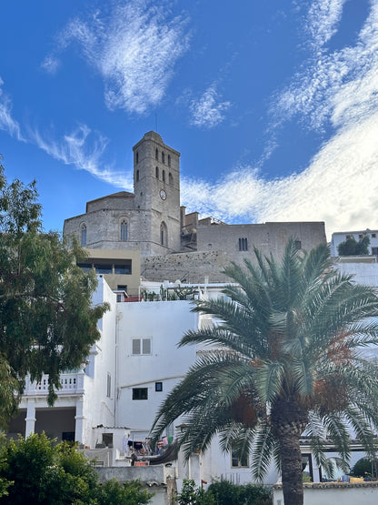 Ibiza Bodega Tapas, Wein, lokaler Lebensmittelmarkt &amp; Schloss &amp; Feuerwerkskörper. Sparen Sie 40 %